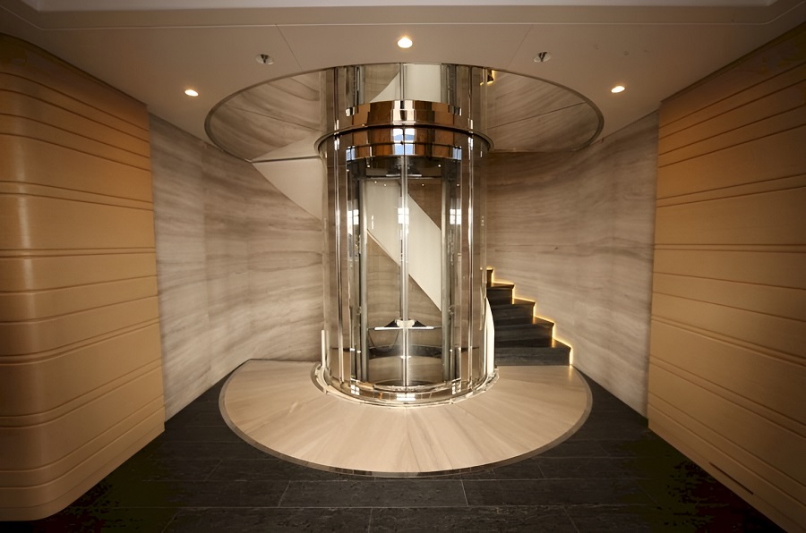 Nên lắp thang máy kính nếu nhà bạn có đủ diện tích